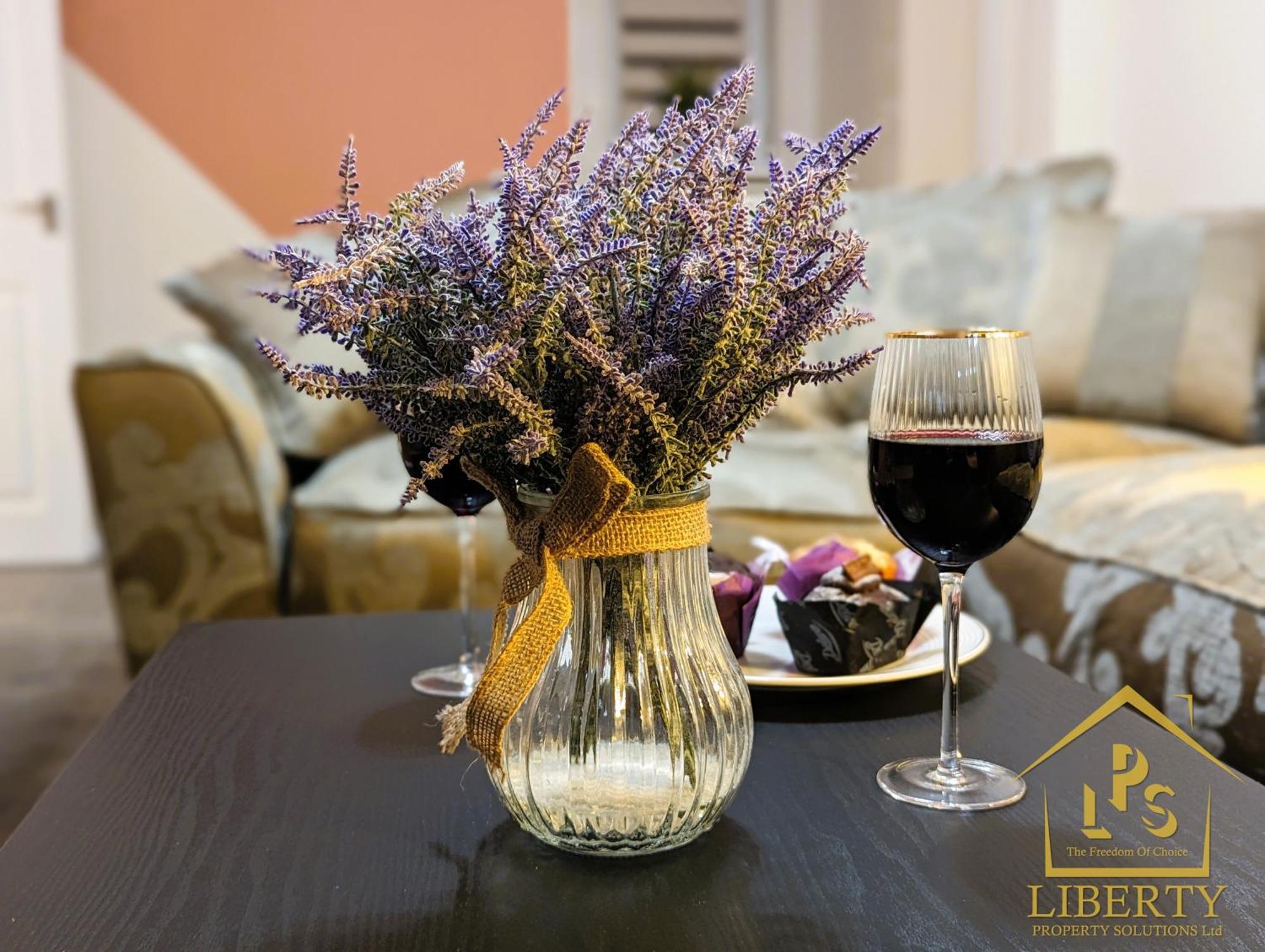 6 Guests * 4 Bedroom * Free Wi-Fi *Хънтингдън Екстериор снимка