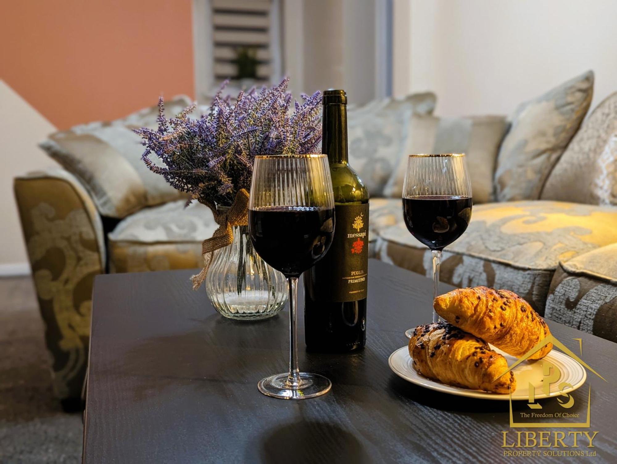 6 Guests * 4 Bedroom * Free Wi-Fi *Хънтингдън Екстериор снимка