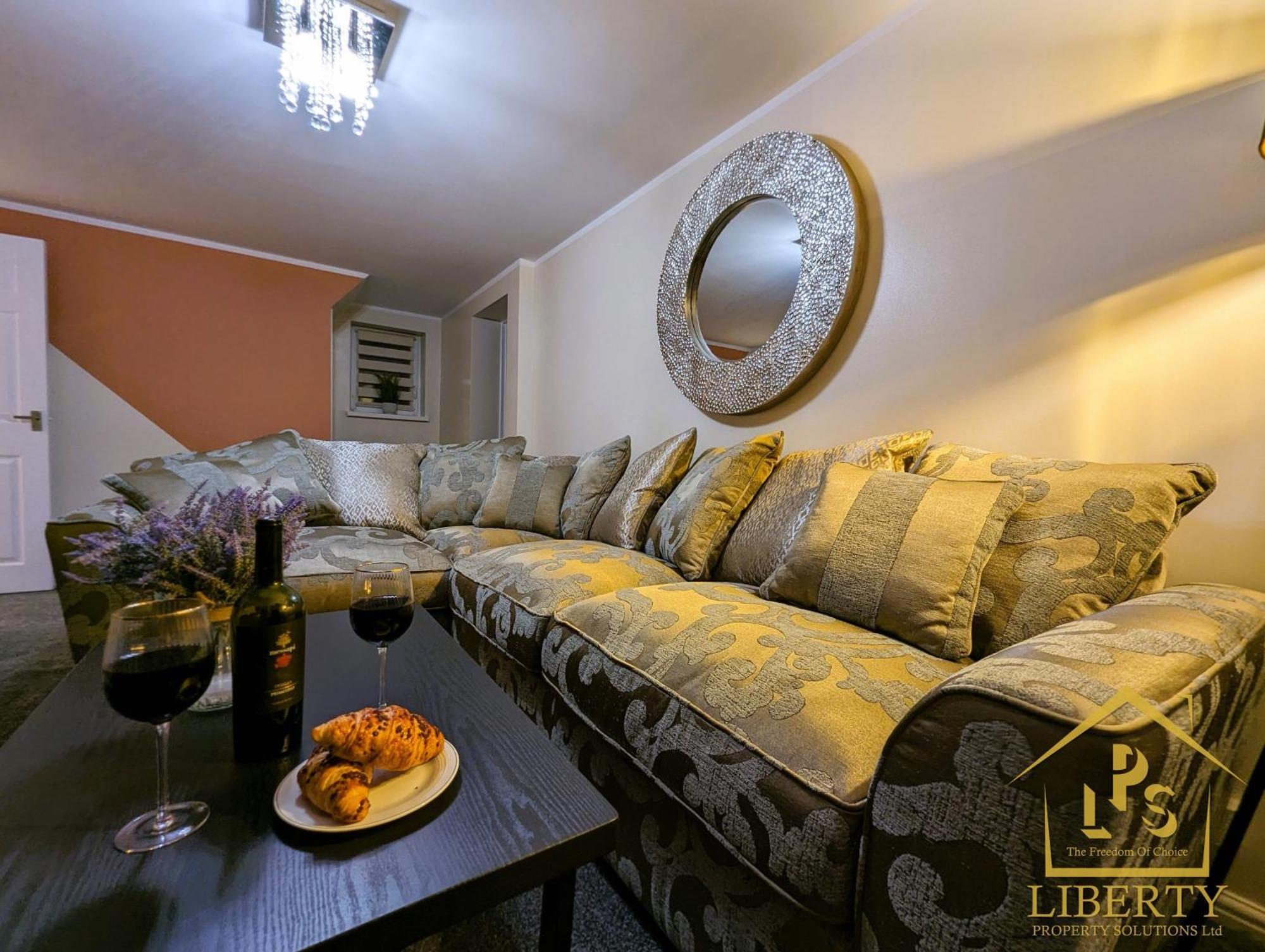 6 Guests * 4 Bedroom * Free Wi-Fi *Хънтингдън Екстериор снимка