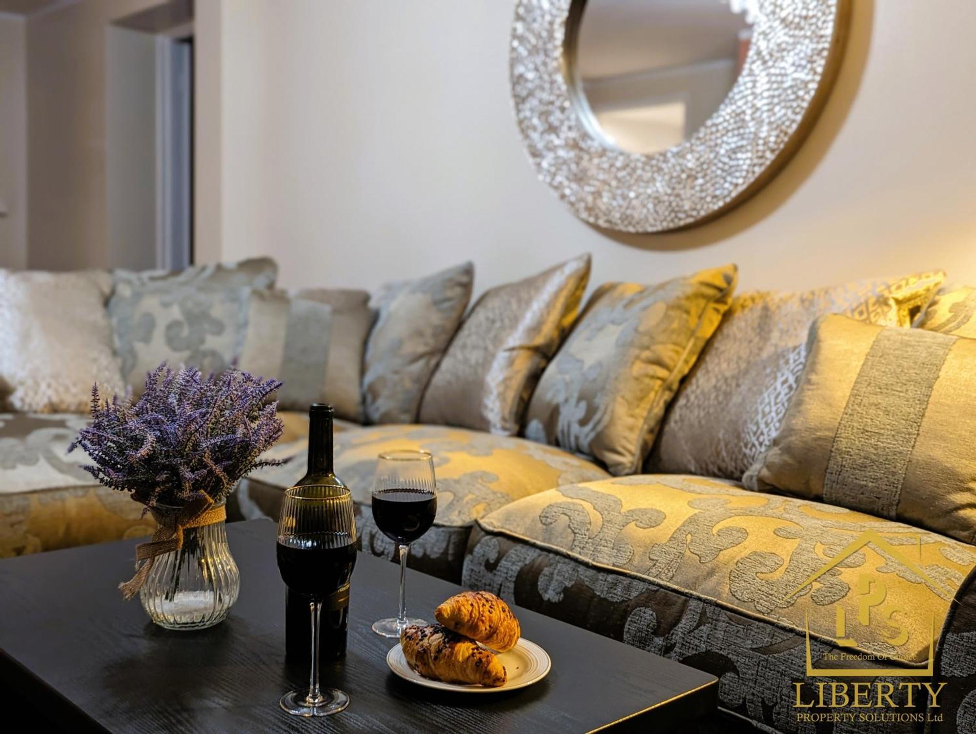 6 Guests * 4 Bedroom * Free Wi-Fi *Хънтингдън Екстериор снимка