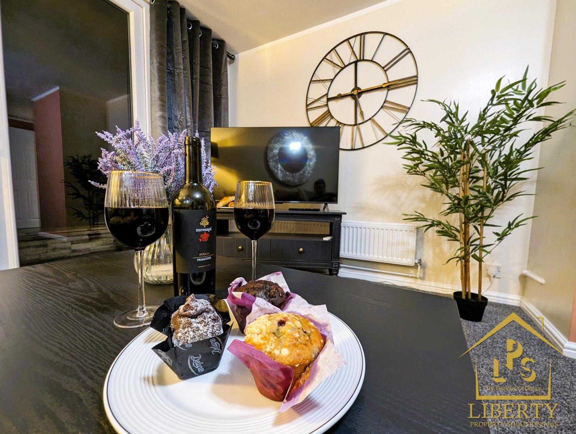6 Guests * 4 Bedroom * Free Wi-Fi *Хънтингдън Екстериор снимка