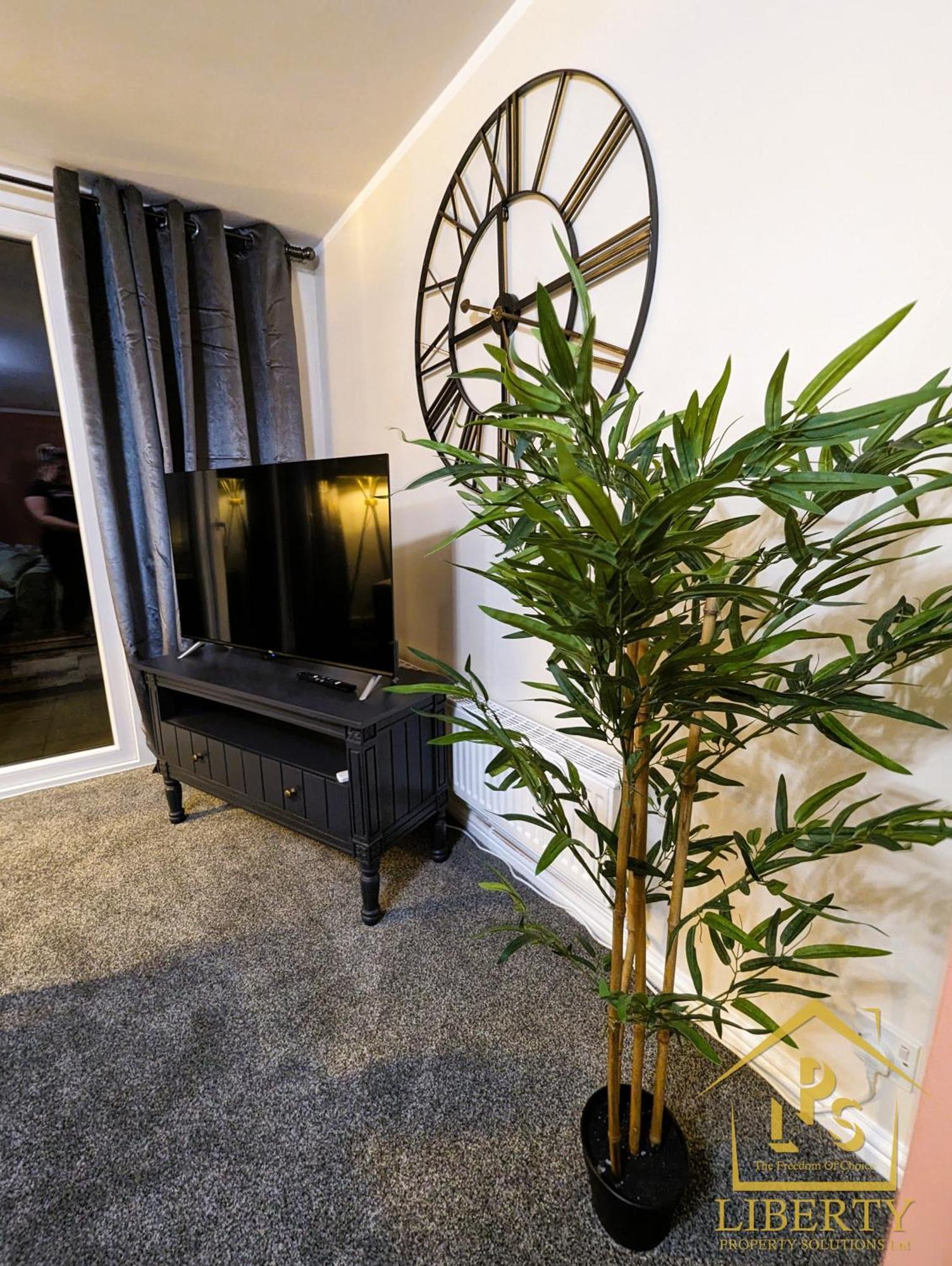 6 Guests * 4 Bedroom * Free Wi-Fi *Хънтингдън Екстериор снимка