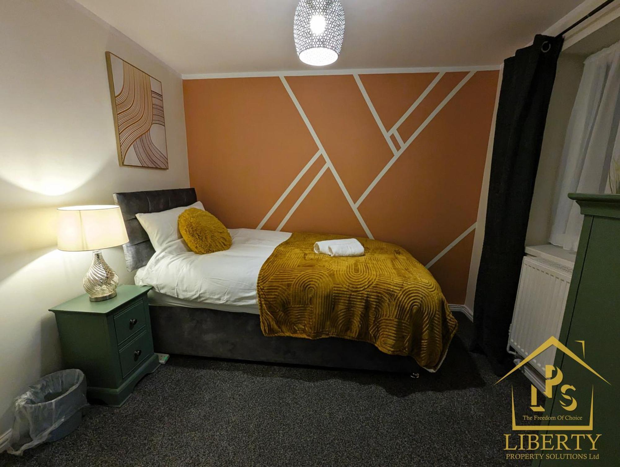 6 Guests * 4 Bedroom * Free Wi-Fi *Хънтингдън Екстериор снимка