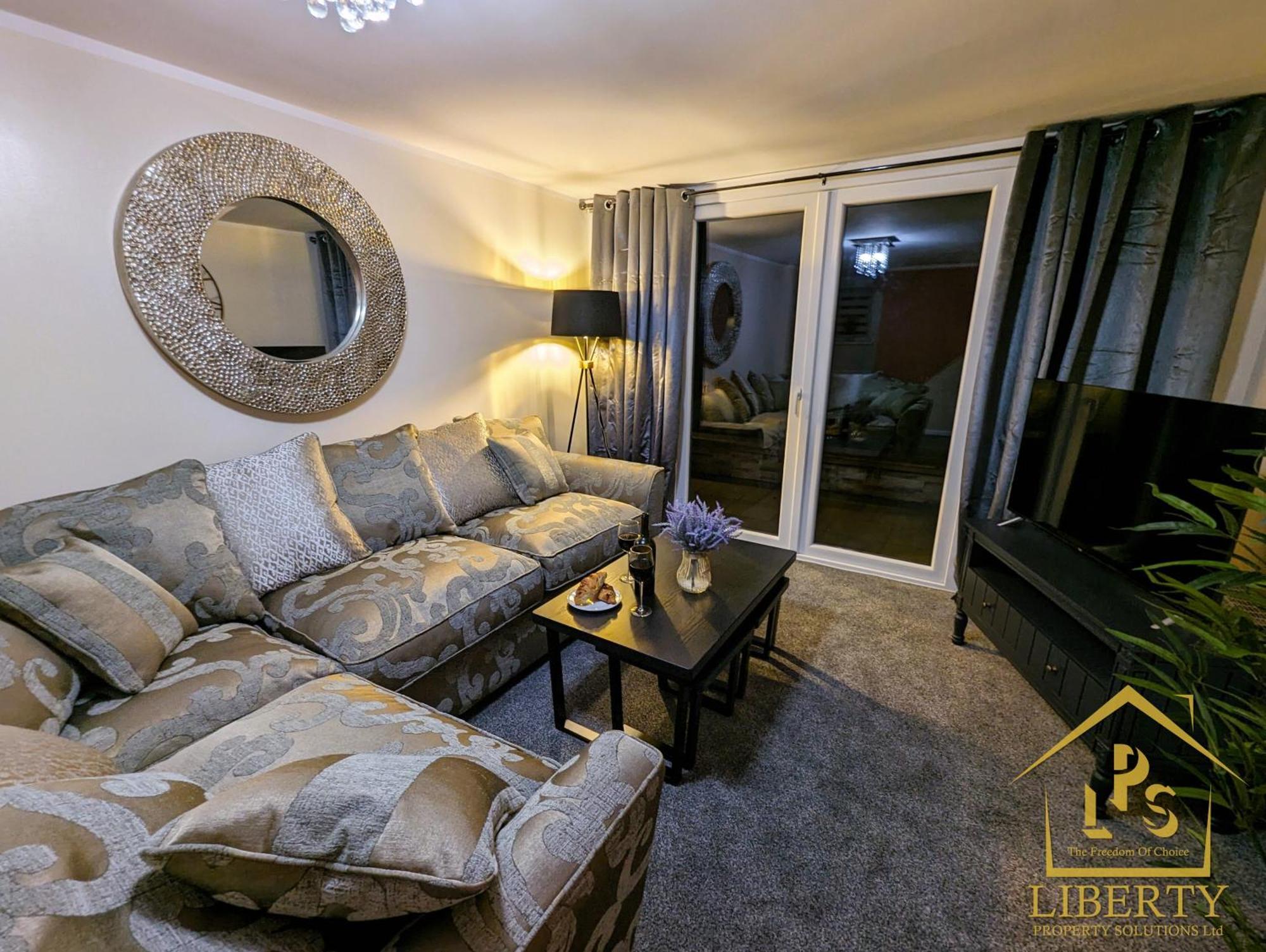 6 Guests * 4 Bedroom * Free Wi-Fi *Хънтингдън Екстериор снимка