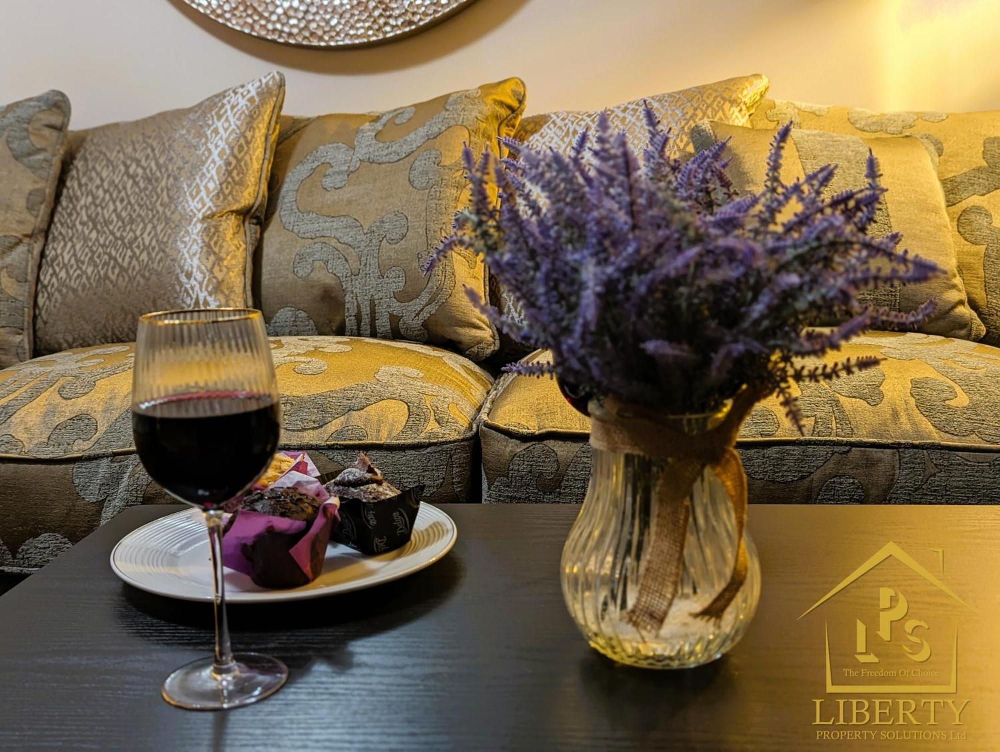 6 Guests * 4 Bedroom * Free Wi-Fi *Хънтингдън Екстериор снимка