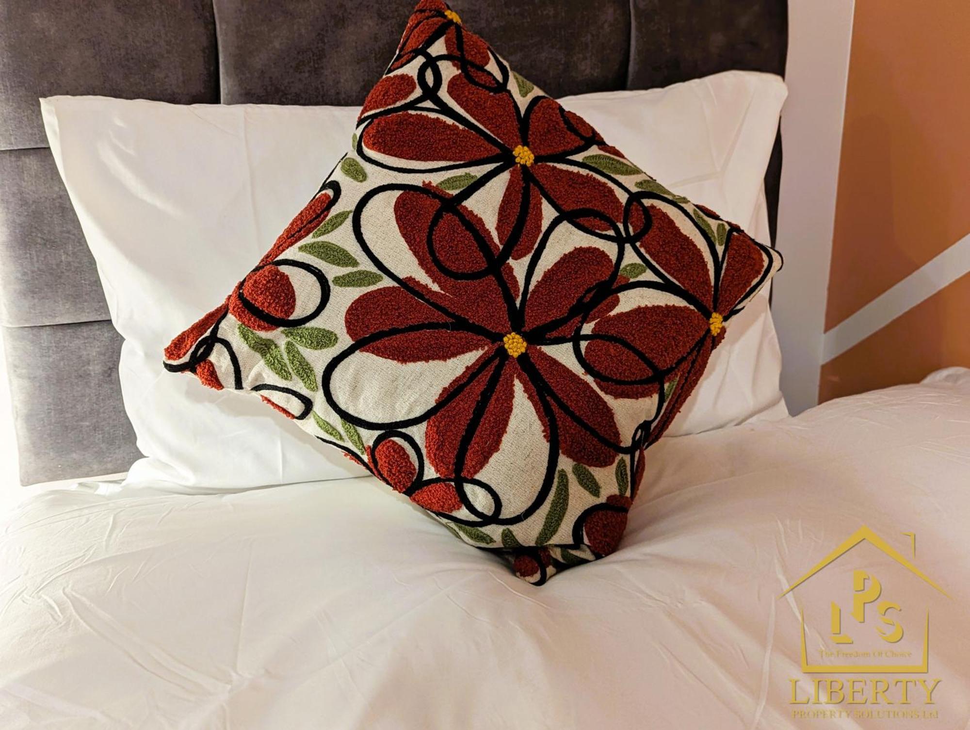 6 Guests * 4 Bedroom * Free Wi-Fi *Хънтингдън Екстериор снимка