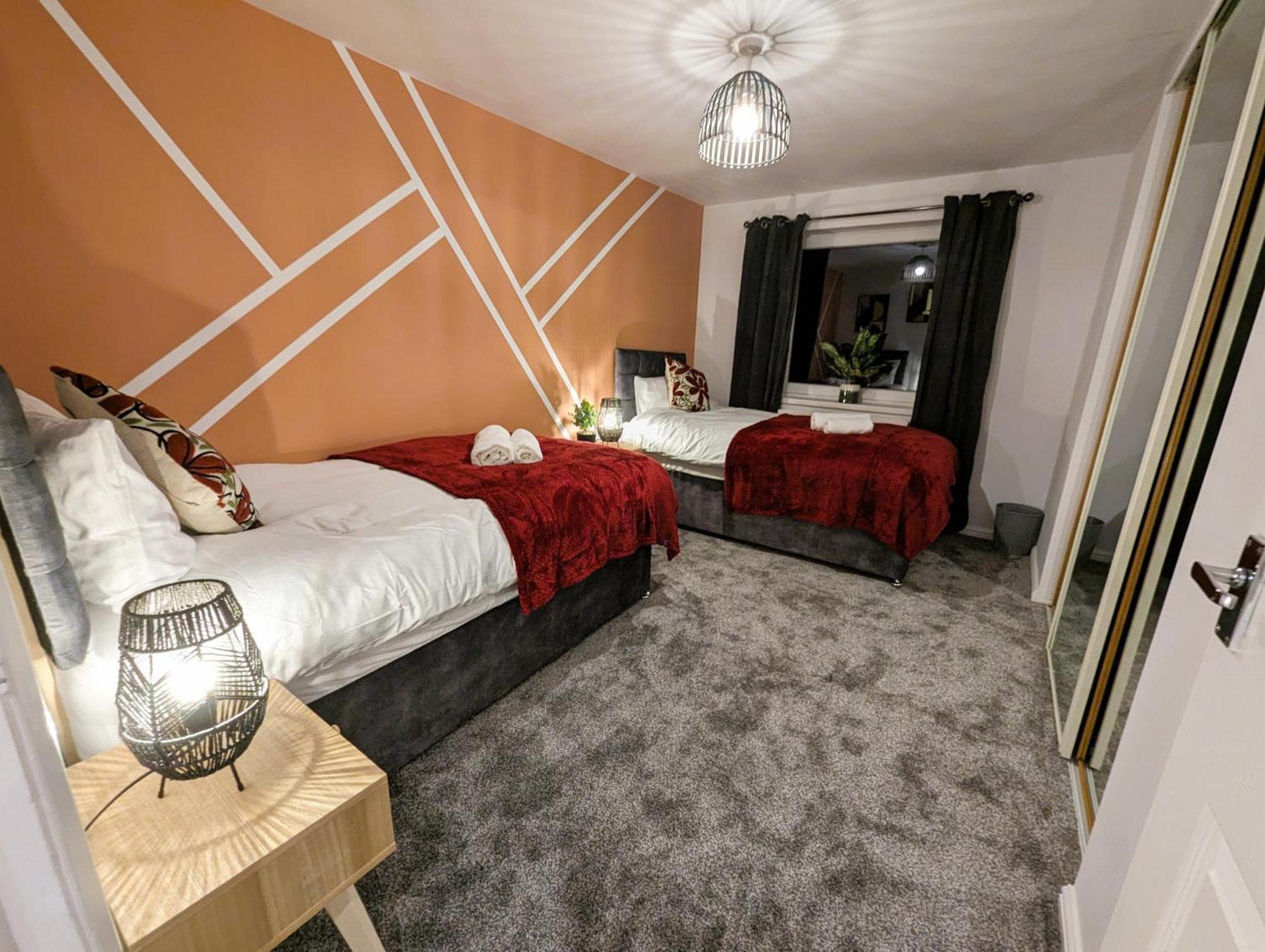 6 Guests * 4 Bedroom * Free Wi-Fi *Хънтингдън Екстериор снимка